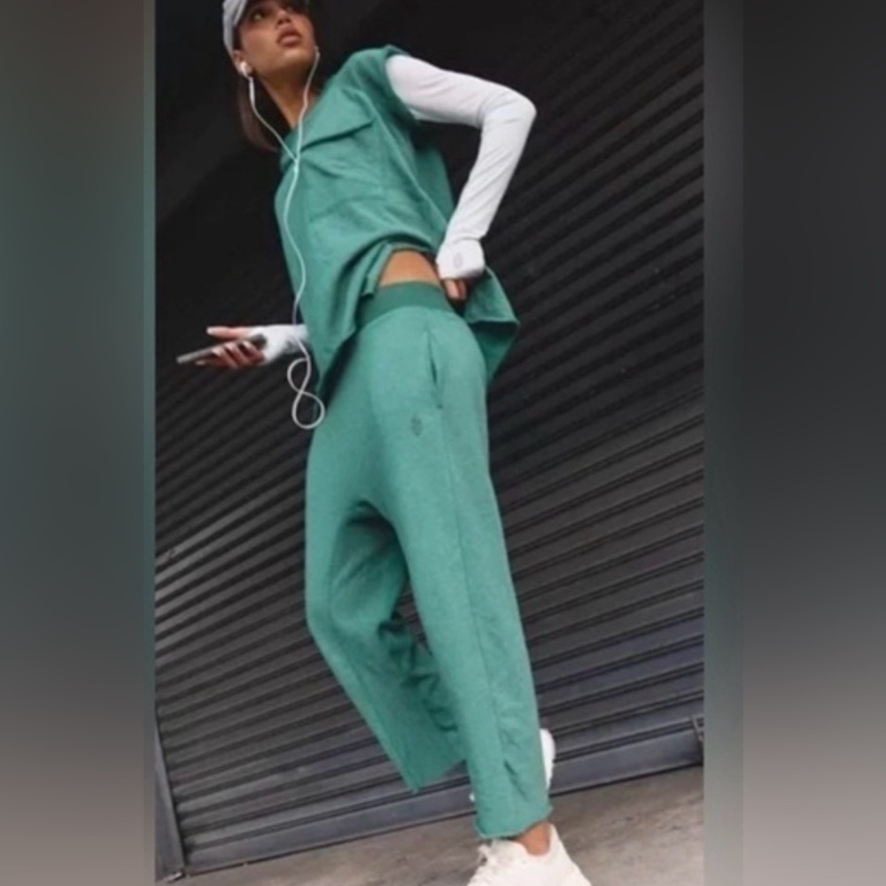 Free People FP Movement Winning Stretch Set Heritage Green Small